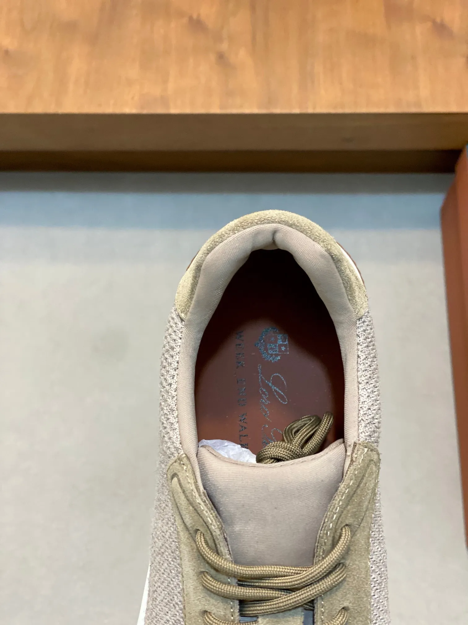 Factory price: 480💰 Loro Piana - Classic casual shoes, men's lace-up casual shoes and sneakers, high-quality lightweight and comfortable fabrics, suitable for outdoor leisure, the color scheme is young and energetic, and it looks great with sportswear or casual suits! Code number: 38-44 (45, 46, can be customized)